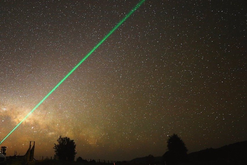 turismo_estrellas_guara_somontano_proyectoakua_noche_laser.jpg