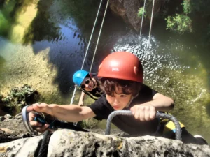 via-ferrata-niños-iniciación-guias-proyectoakua 1