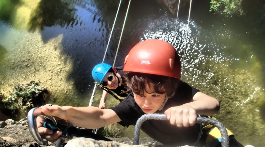 via-ferrata-niños-iniciación-guias-proyectoakua 1