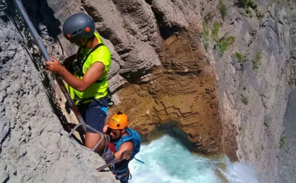 via-ferrata-sorrosal-guias-proyecto-akua 1